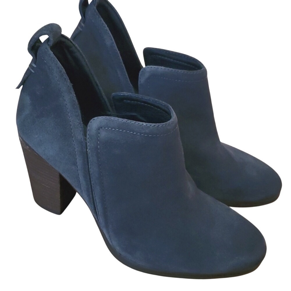 Vince Camuto grey suede‎ heeled boots